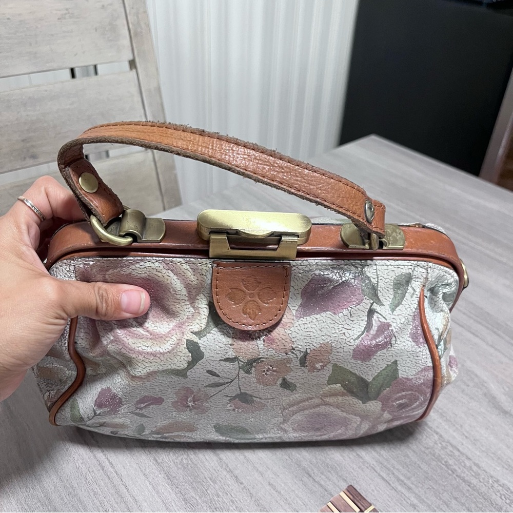 EUC Patricia Nash Crackled Rose Garden Gracchi Satchel & Matching Aprilia Wallet - Picture 7 of 11